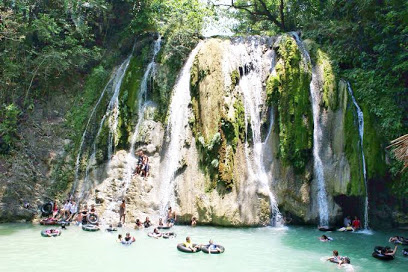 Lush forest surrounds waterfalls, ponds & rivers at this natural attraction with swimming & huts